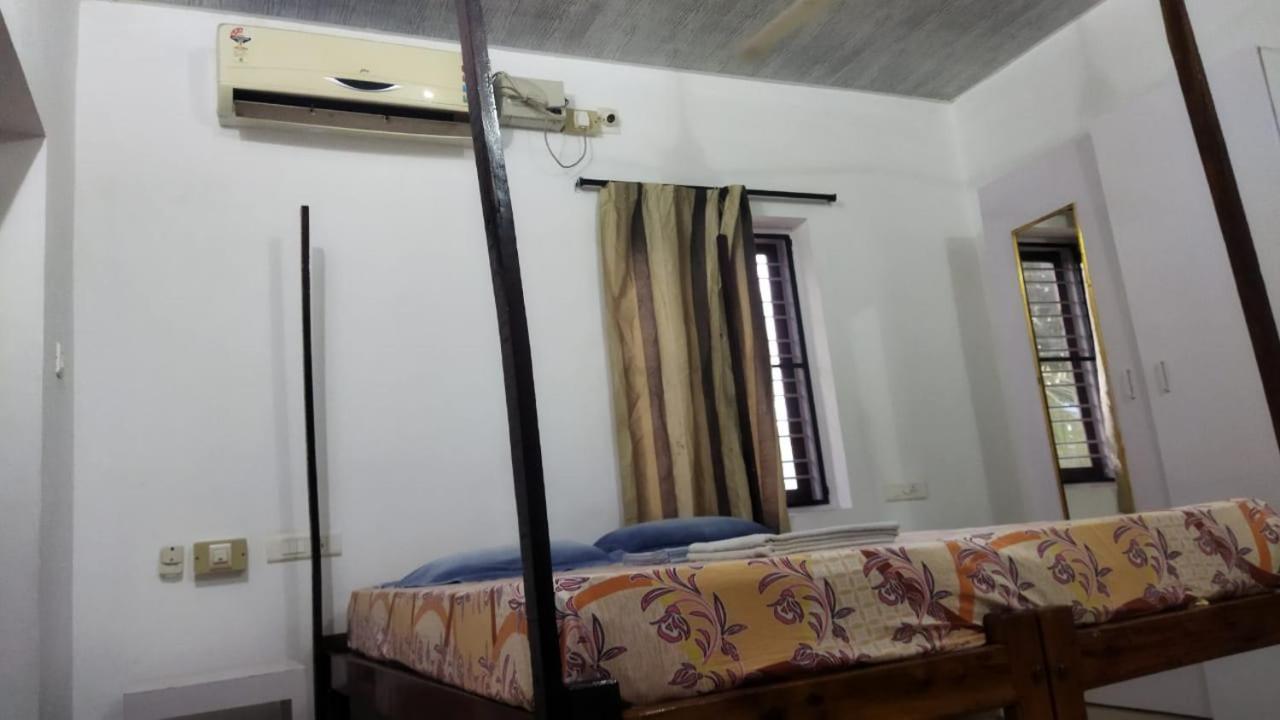Arya Homestay Bougain Villa Gokarna  Exterior photo